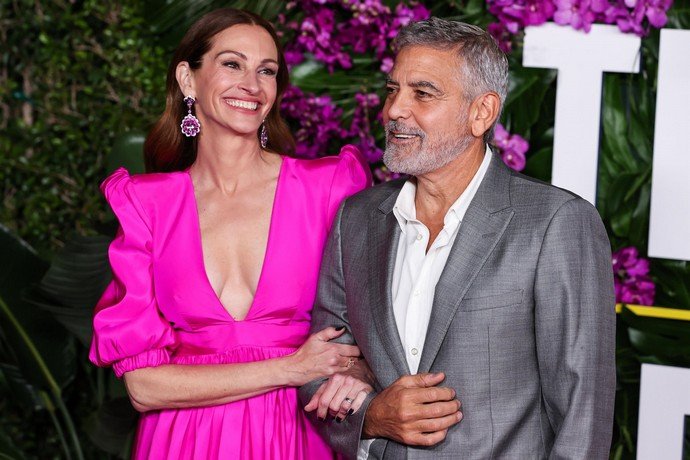 А что скажет жена? Джулия Робертс в одежде из портретов Джорджа Клуни появилась в Центре Кеннеди