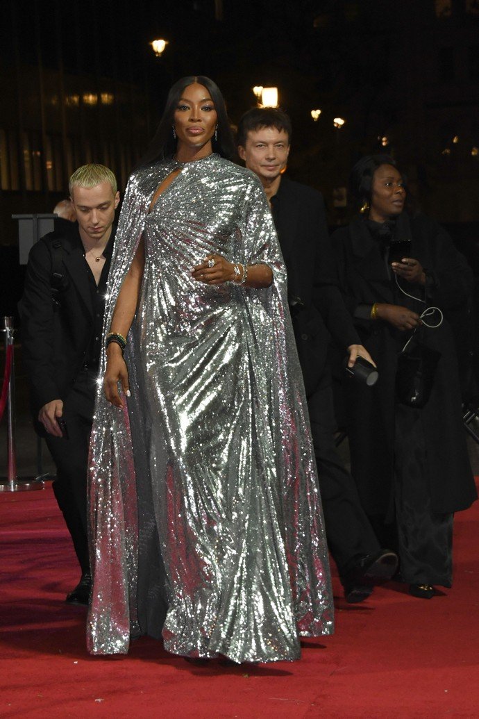 Настоящие звёзды: Наоми Кэмпбелл и Ирина Шейк в блестящих платьях сияли на церемонии British Fashion Awards