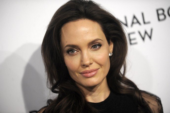 Шпионские страсти: Анджелина Джоли возобновила тайные свидания с мужчинами с подпиской о неразглашении
