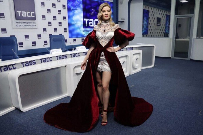 «Мисс Россия-2022» Анна Линникова показала своё «платье императрицы», в котором появится на «Мисс Вселенная»