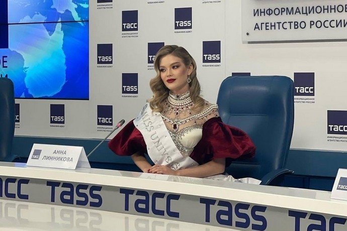 «Мисс Россия-2022» Анна Линникова показала своё «платье императрицы», в котором появится на «Мисс Вселенная»