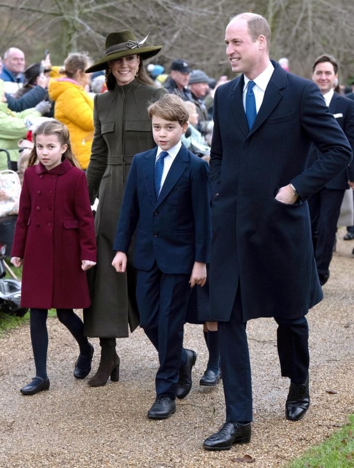 Кейт Миддлтон с детьми и мужем приняла участие в праздничном шествии, на котором ее младший сын Луи показал свой характер