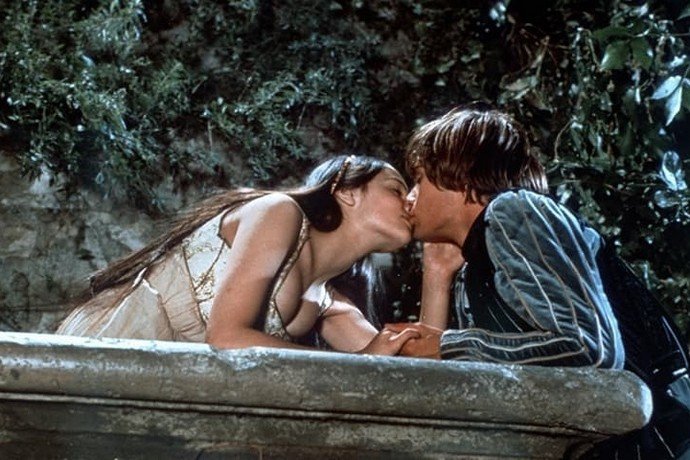 Актёры Леонард Уайтинг и Оливия Хасси, сыгравшие Ромео и Джульетту, подали в суд на Paramount Pictures