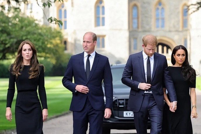 Принц Гарри рассказал, как попал в скандал из-за шутки принца Уильяма и Кейт Миддлтон и как подрался с братом из-за Меган Маркл