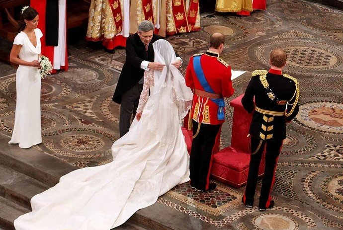 Идеальная свадьба принца Уильяма оказалась обманом:  Принц Гарри продолжает развенчивать мифы о своём семействе