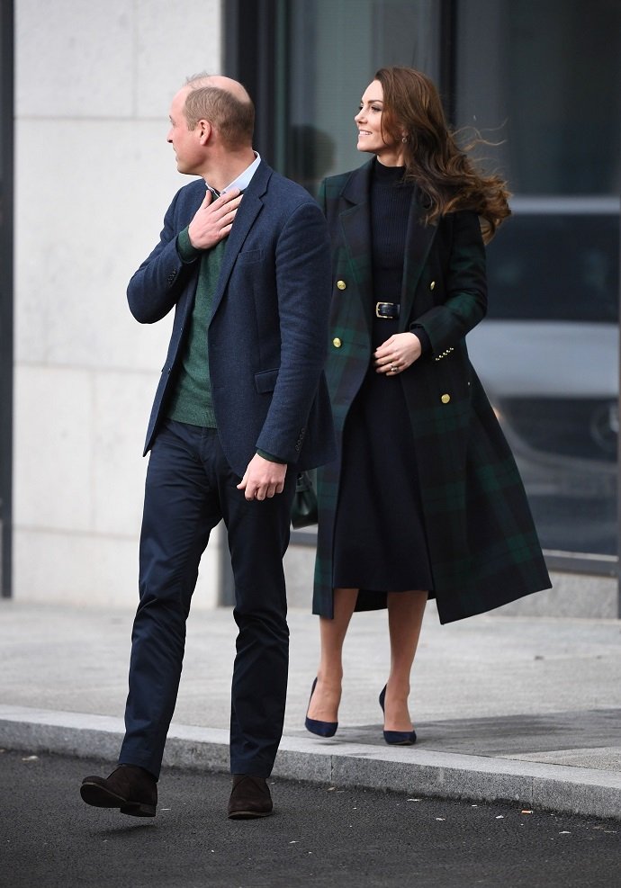 "Достойны уважения": принц и принцесса Уэльские появились перед толпой с сияющими улыбками после отвратительного скандала с принцем Гарри