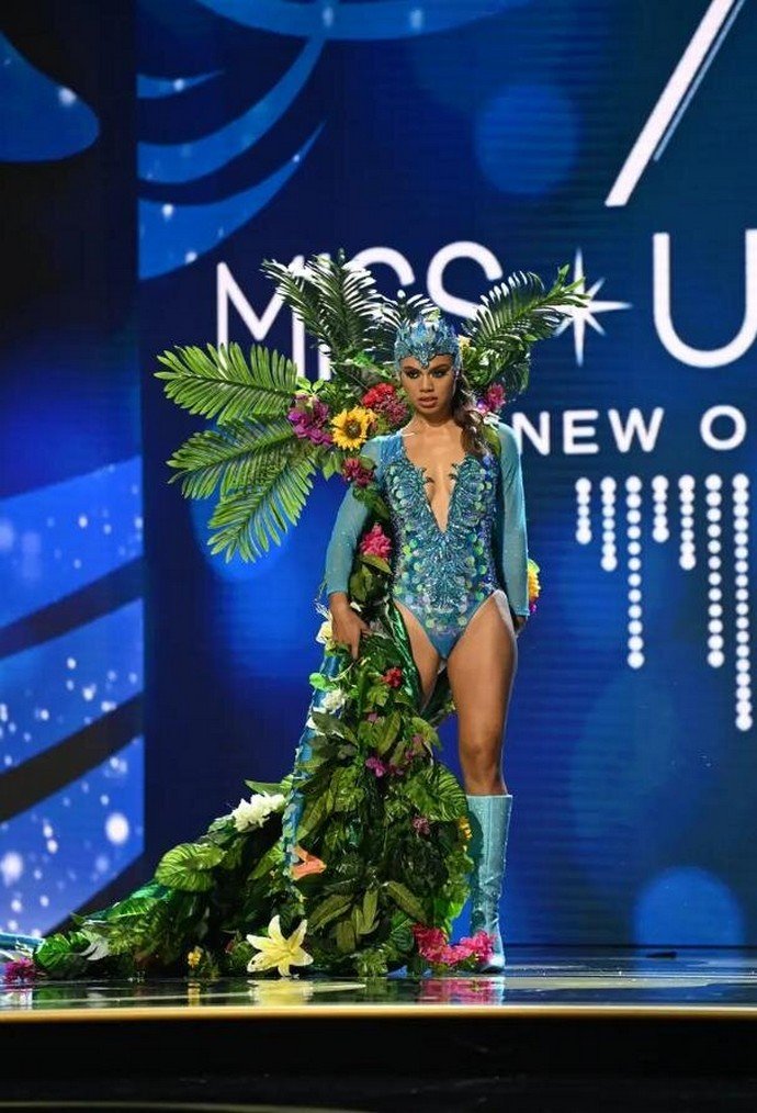 Представительница США вынесла на своих плечах «Луну и звёзды» и стала новой «Мисс Вселенная»