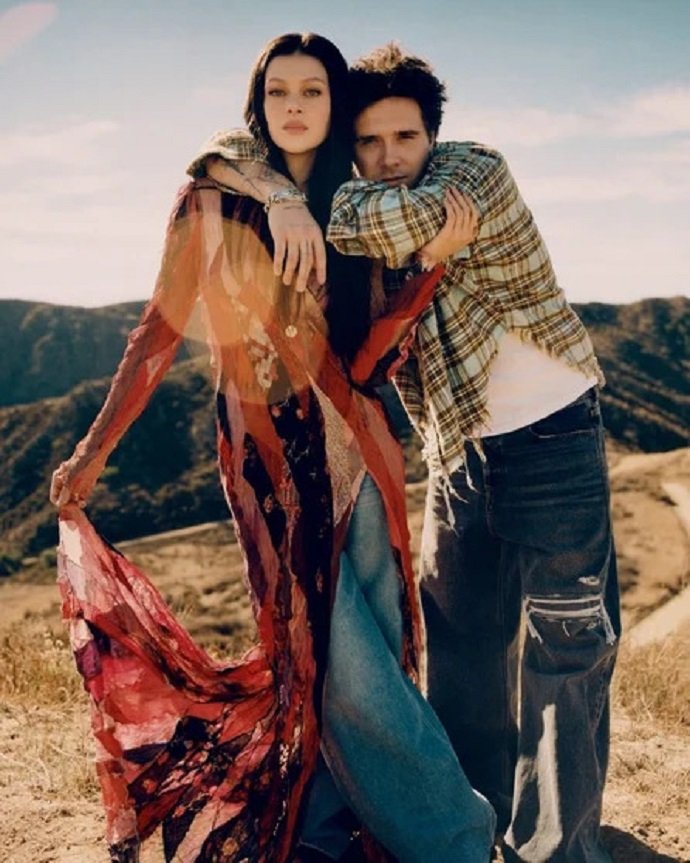  "Без всякого стеснения": Бруклин Бэкхем страстно целовал свою жену Николу Пельц в фотосессии для Vogue