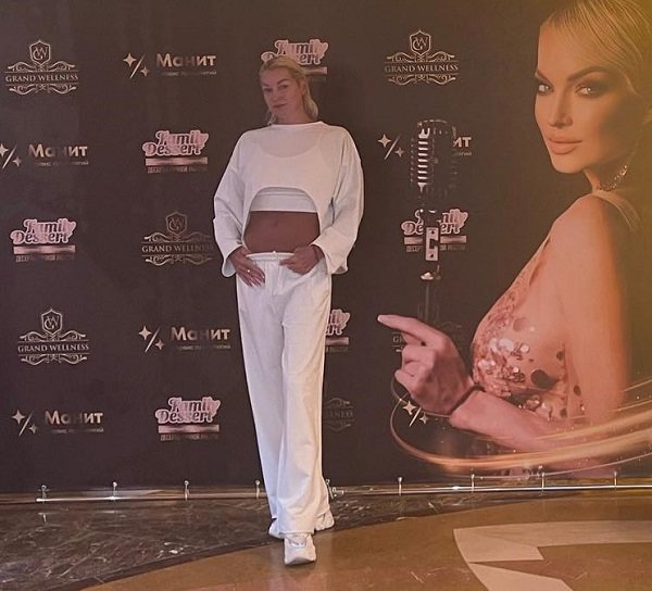 Анастасия Волочкова отметила свой день рождения без жениха Димы. Кто пришел поздравить балерину