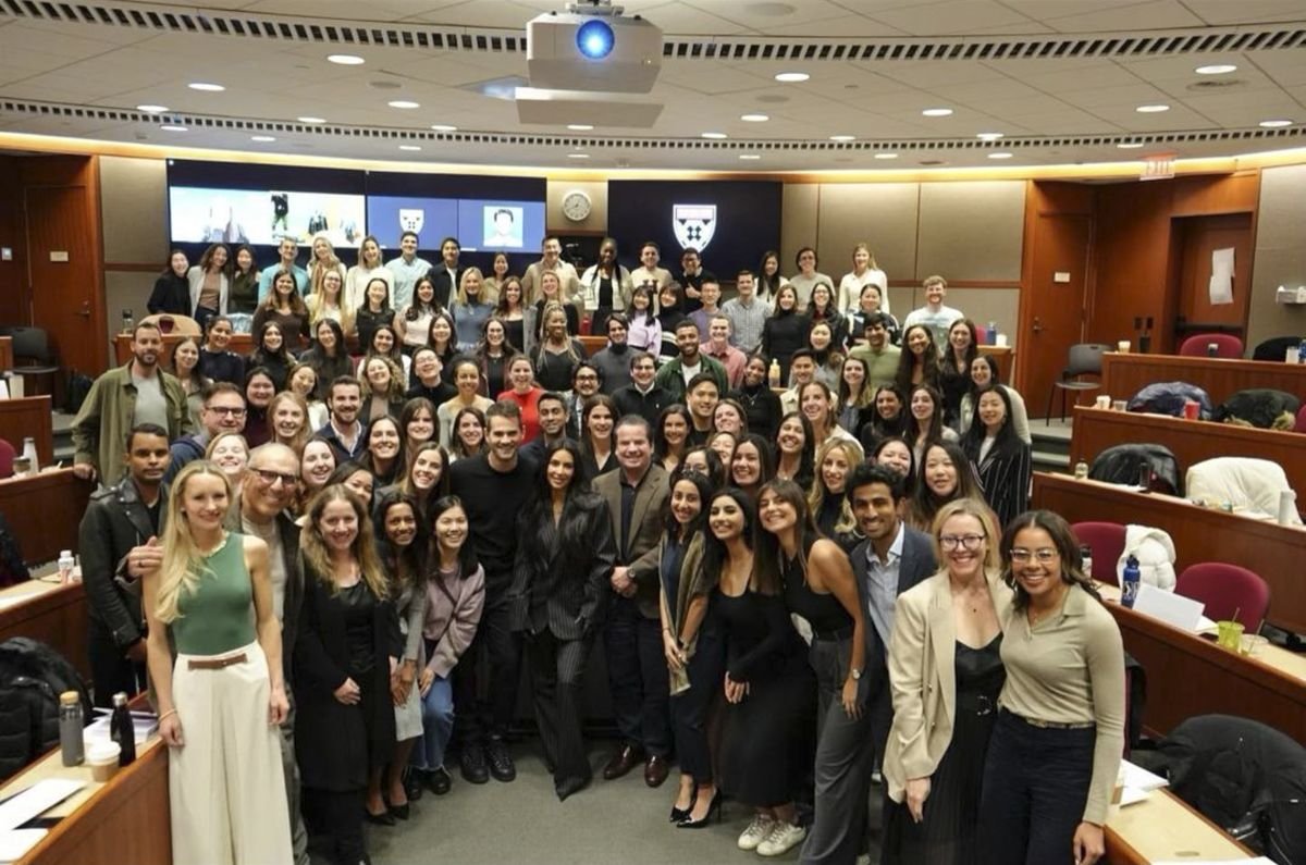 Ким Кардашьян опростоволосилась, выступая перед студентами Гарвардской школы