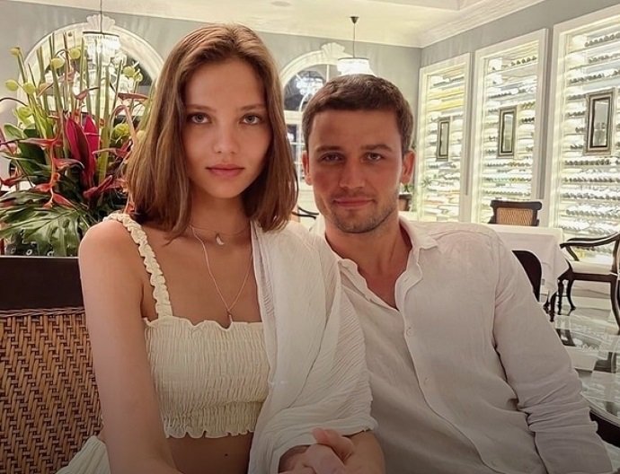 Алеся Кафельникова опубликовала редкий совместный снимок с мужем
