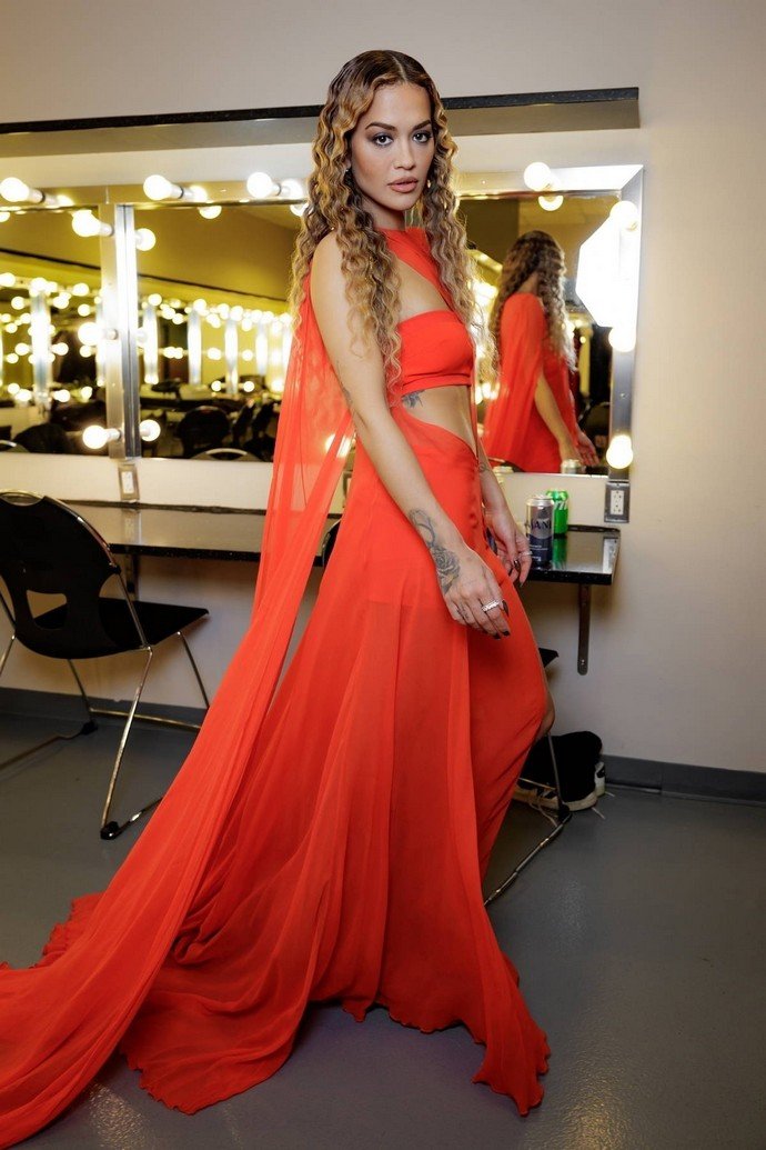 Рита Ора блистала на вечере Go Red For Women и на шоу с Джимми Фэллоном в ярких запоминающихся платьях