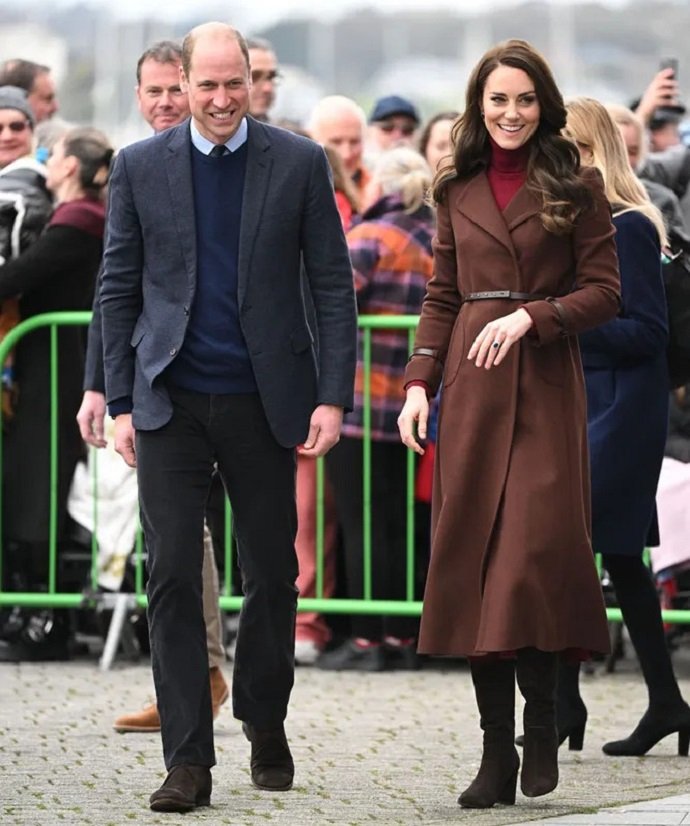 "Яркие и элегантные": Кейт Миддлтон и принц Уильям совершили первый выход в свет после принятия титулов