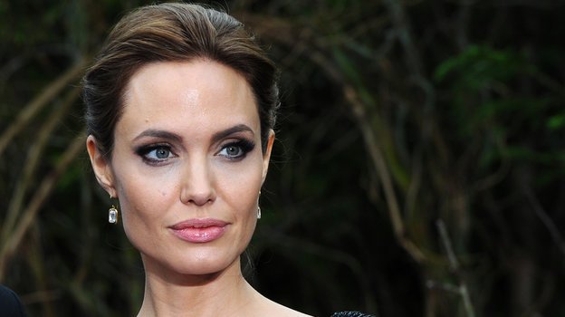 Анджелина Джоли обвинила Брэда Питта в финансовых махинациях