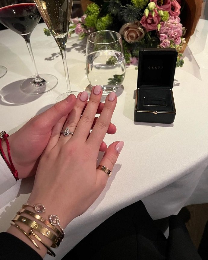 Дочь Александра Малинина похвасталась роскошным кольцом от жениха