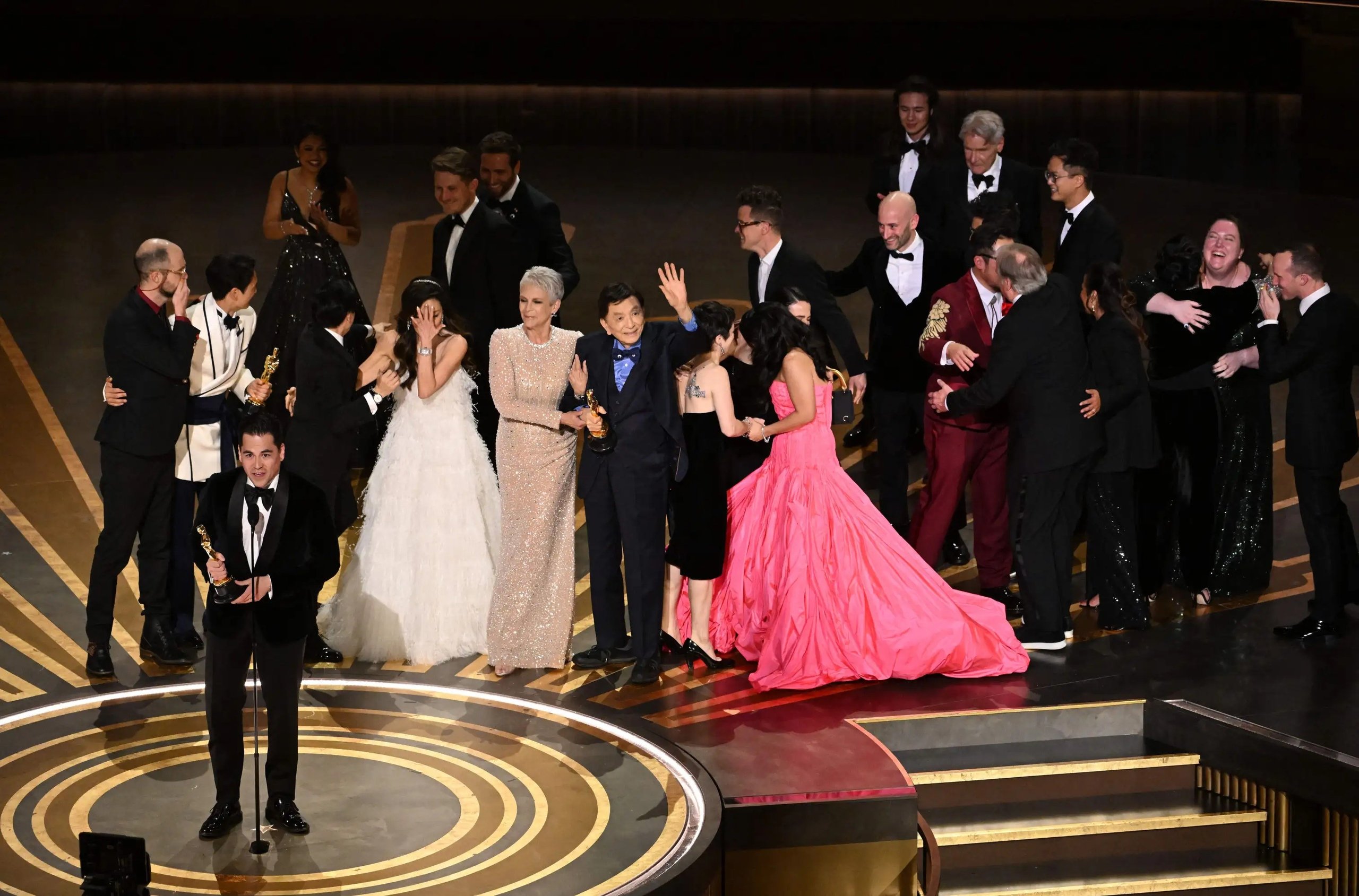 «Оскар-2023»: все победители, лучшие моменты и образы премии