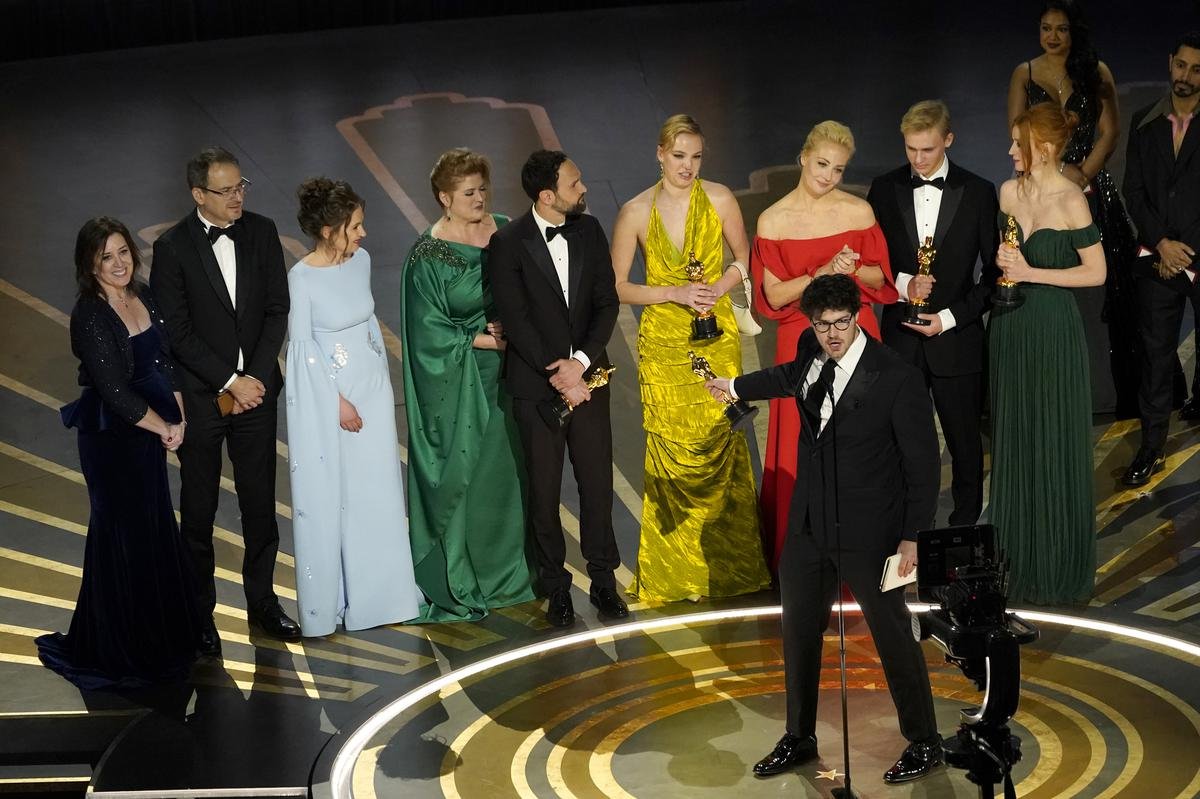 «Оскар-2023»: все победители, лучшие моменты и образы премии