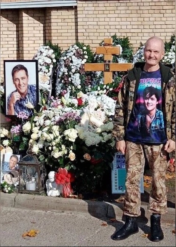 Жена и дети забросили могилу Юрия Шатунова. За ней безвозмездно ухаживает 58-летний сирота