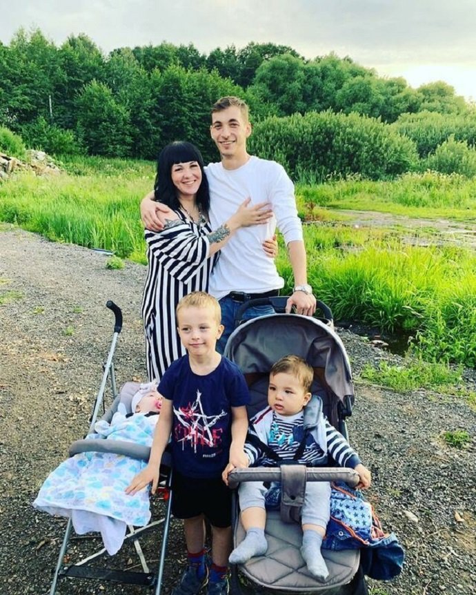Беременная в 12-й раз внучка Олега Стриженова пожаловалась на проблемы со здоровьем