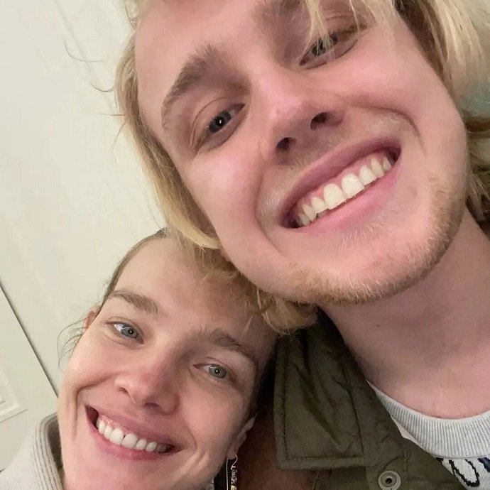  Наталья Водянова без макияжа выложила совместное фото с 21-летним сыном