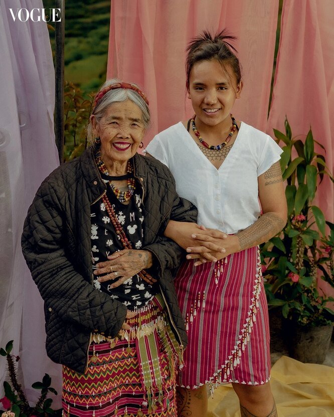 Есть рекорд: на обложке Vogue появилась 106-летняя тату-мастер из Филиппин