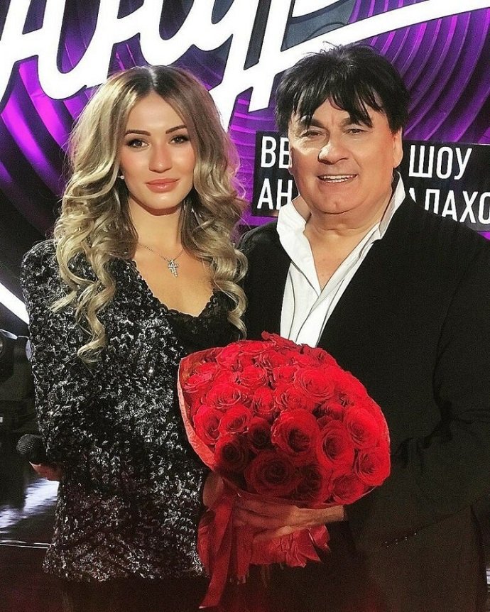 30-летняя дочь Александра Серова рассказала, как потеряла сознание во время «укола красоты»