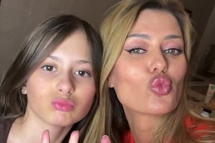 Виктория Боня поделилась снимком 11-летней дочери Анджелины после салона красоты