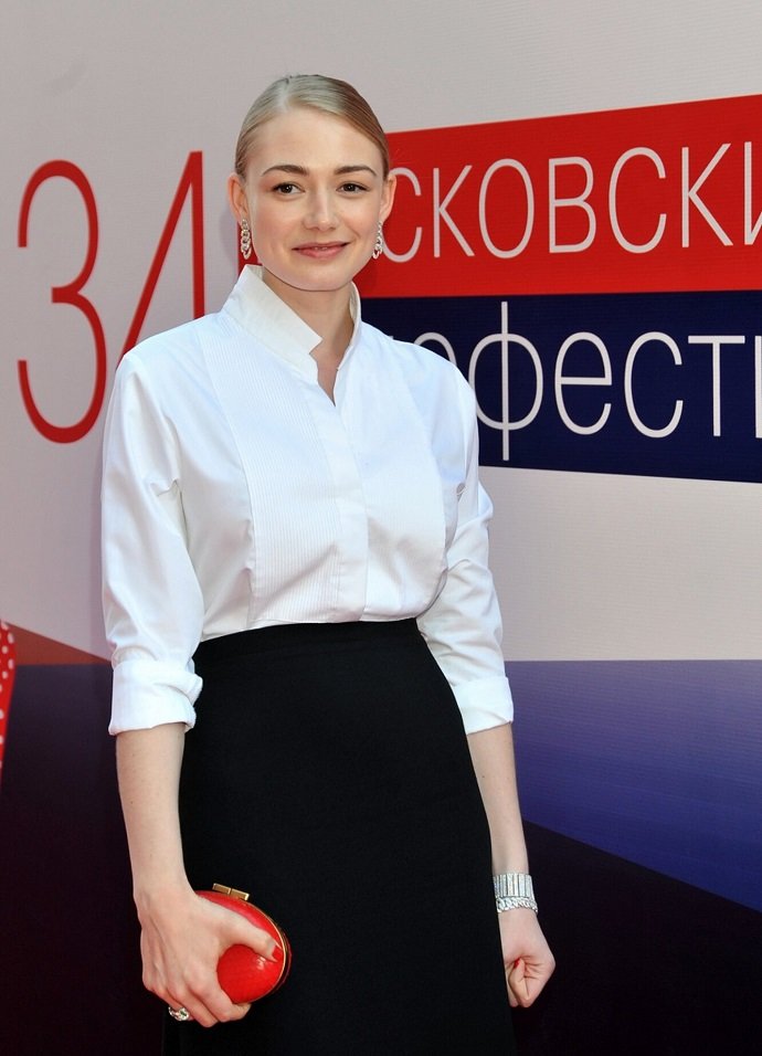 Актриса Оксана Акиньшина подала в суд на мужа 