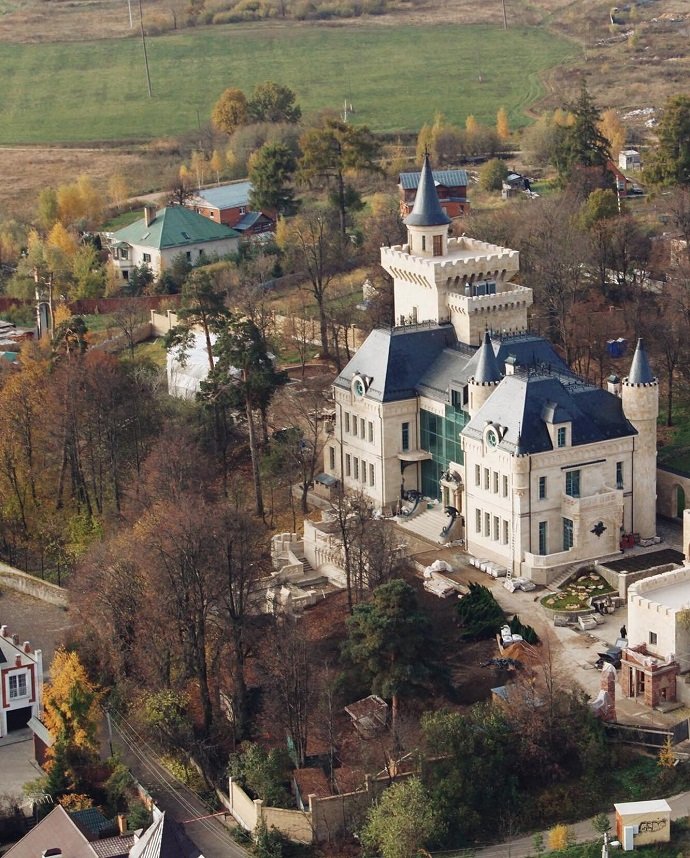 Сделка прошла: известный шоумен заявил, что купил особняк Аллы Пугачевой