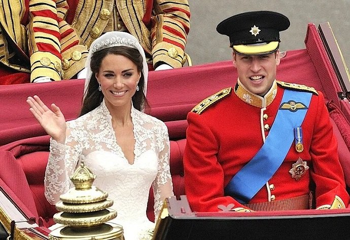  Принц Уильям и Кейт Миддлтон опубликовали совместное фото в честь 12-й годовщины свадьбы