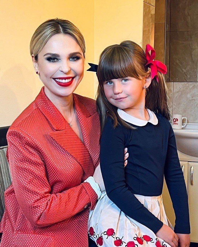Певица Пелагея вывела в свет 6-летнюю дочку от хоккеиста Телегина