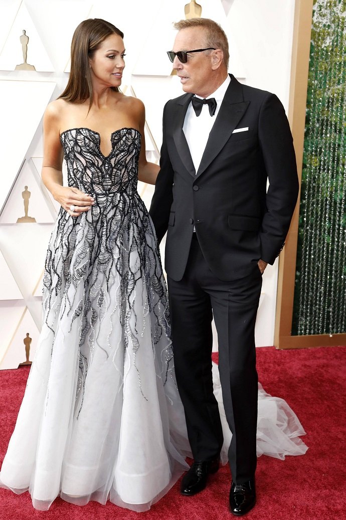 Жена американского актера Кевина Костнера подала на развод после 18 лет брака