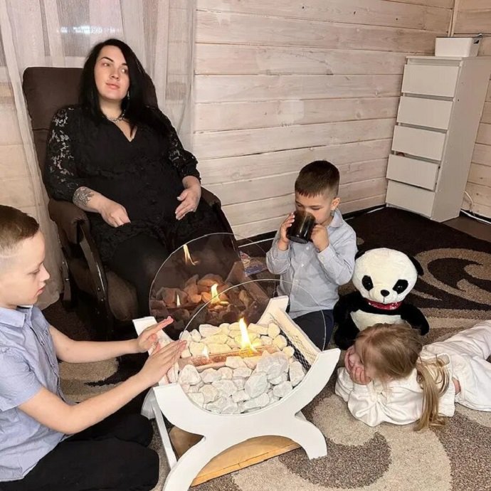От беременной внучки Олега Стриженова ушел отец ее шестого ребенка