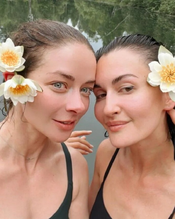 Актриса Марина Александрова поделилась с поклонниками фотографиями без макияжа 