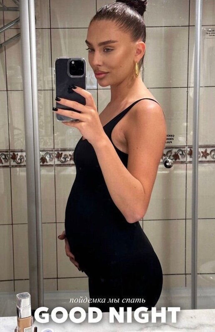 Татьяна Мусульбес прокомментировала слухи о своей беременности после фото с округлившимся животом 