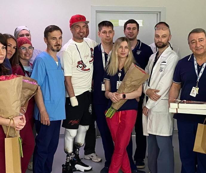 Татьяна Тарасова поздравила Романа Костомарова с выпиской из больницы