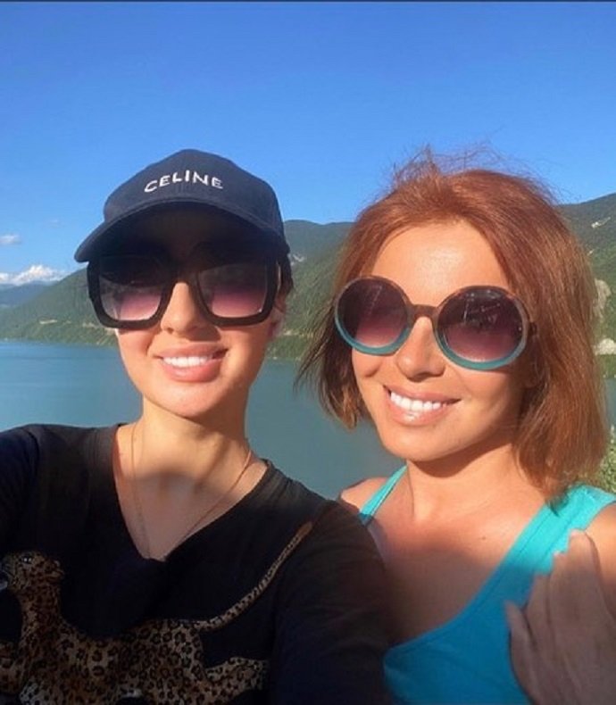 Отдыхающая в Грузии Наталья Штурм выложила фото с дочерью
