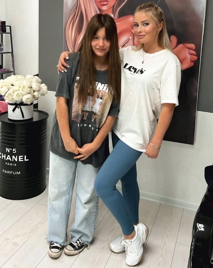 Дана Борисова попросила подписчиков оценить «новые» губы своей 15-летней дочери 