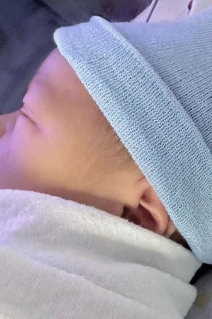 Карли Клосс показала фото новорожденного малыша
