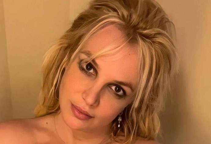 41-летняя Бритни Спирс снялась в купальнике не по размеру
