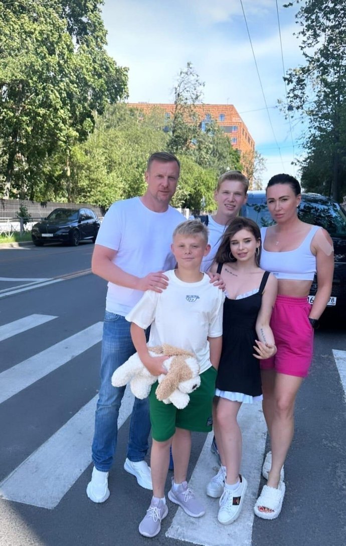 19-летняя дочь Вячеслава Малафеева Ксения воссоединилась с отцом и мачехой после скандала