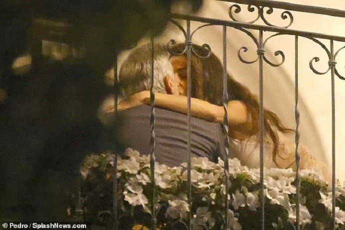 Джорджа Клуни и его жену Амаль засняли за поцелуями на свидании в Италии