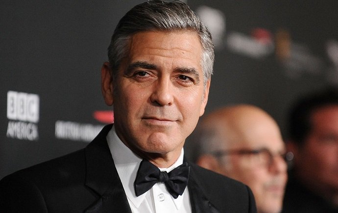 Джорджа Клуни и его жену Амаль засняли за поцелуями на свидании в Италии