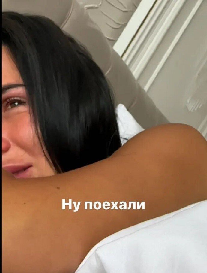 Популярная блогерша Надин Серовски объявила о расставании с возлюбленным Артемом Венскелем