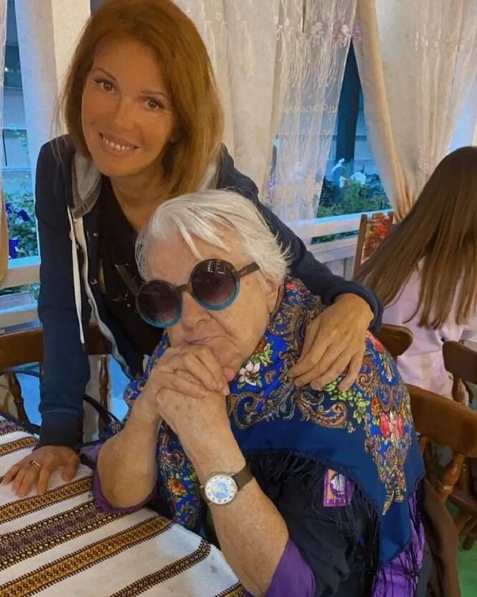 Наталья Штурм поделилась с подписчиками фото своей 89-летней мамы накануне ее дня рождения