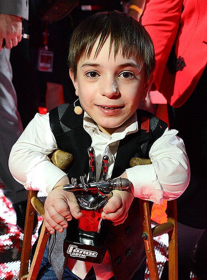 Победитель проекта «Голос. Дети» Данил Плужников рассказал о борьбе с генетической болезнью