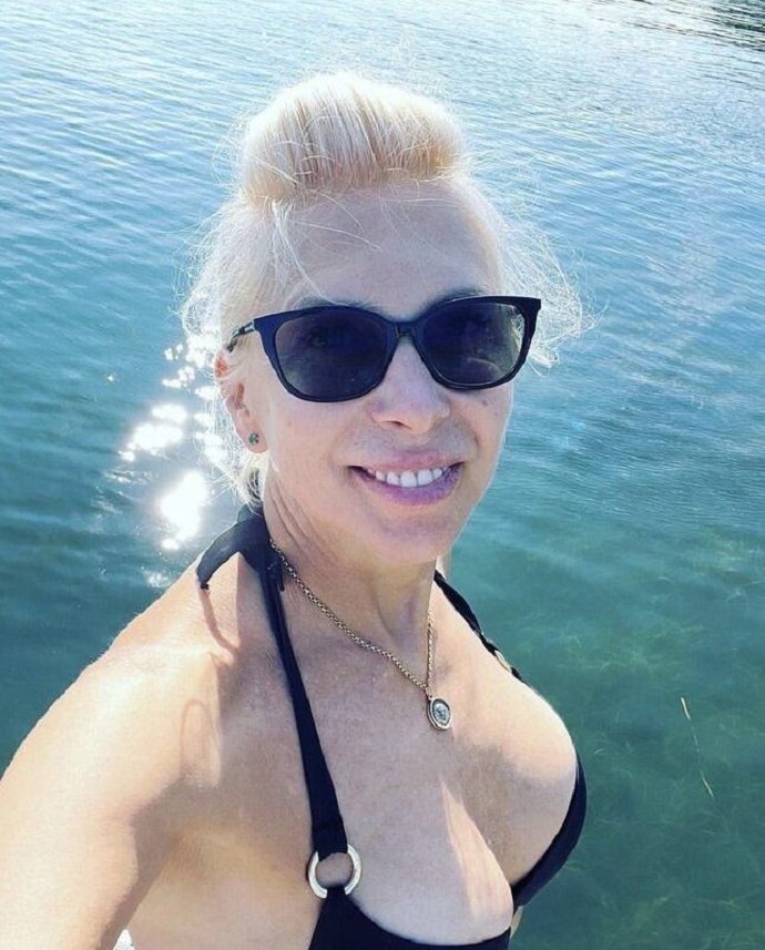 Певица Алена Свиридова опубликовала фото в купальнике перед заплывом