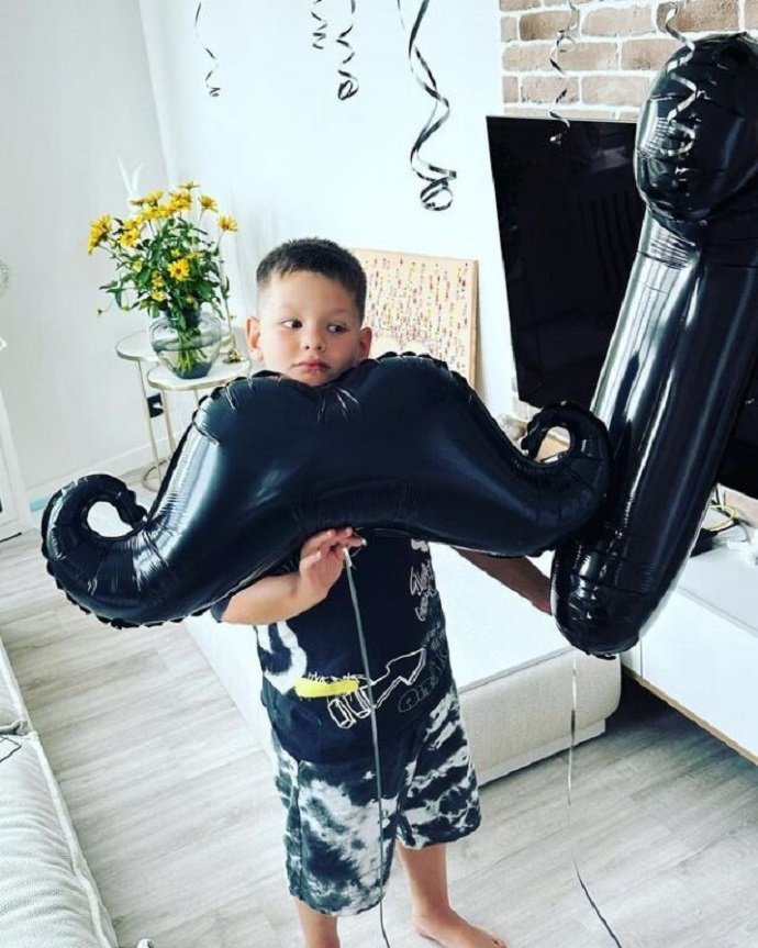 Экс-жена Марата Башарова выложила фото повзрослевшего сына от актера