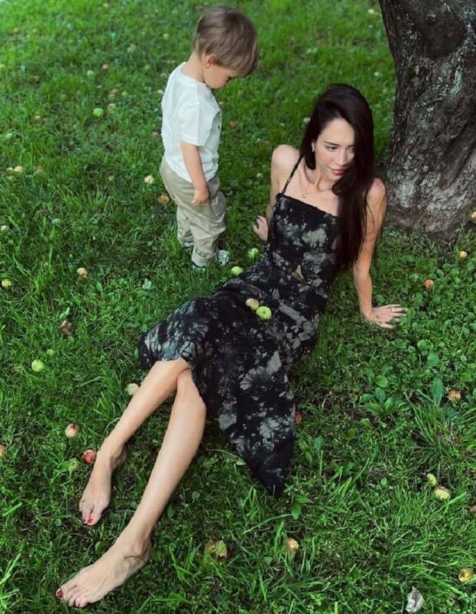 31-летняя жена Ивана Янковского Диана Пожарская поделилась редким фото их общего ребенка 