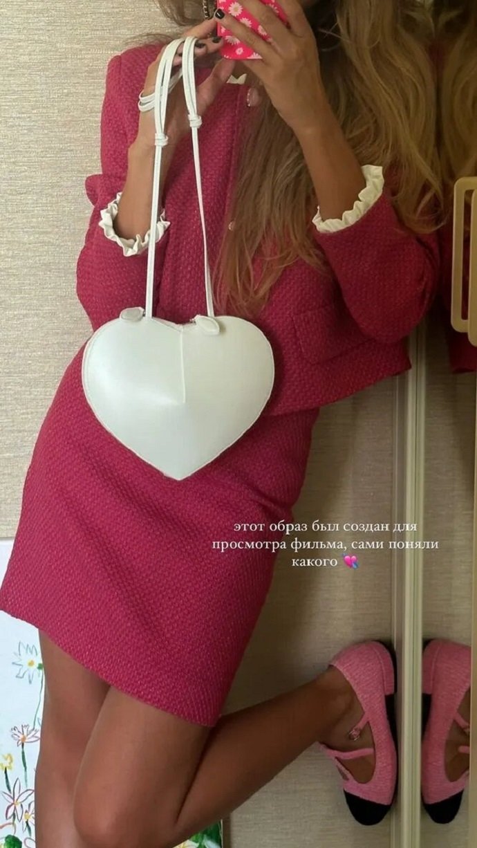 Дочь Дмитрия Маликова Стефания вышла в свет в розовом наряде куклы Барби 